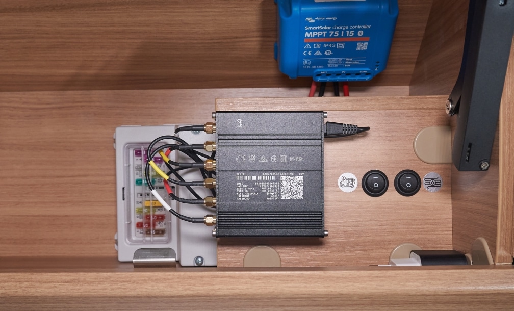 Victron Solarladeregler und Sicherungskasten der Solaranlage