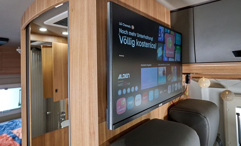 Eingebauter Smart-TV mit Streaming-Funktion für entspannte Abende unterwegs